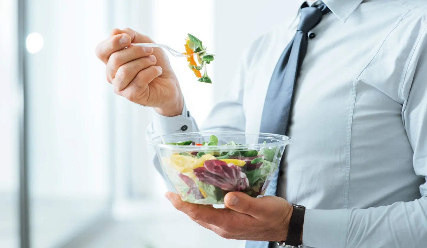 野菜を食べる画像